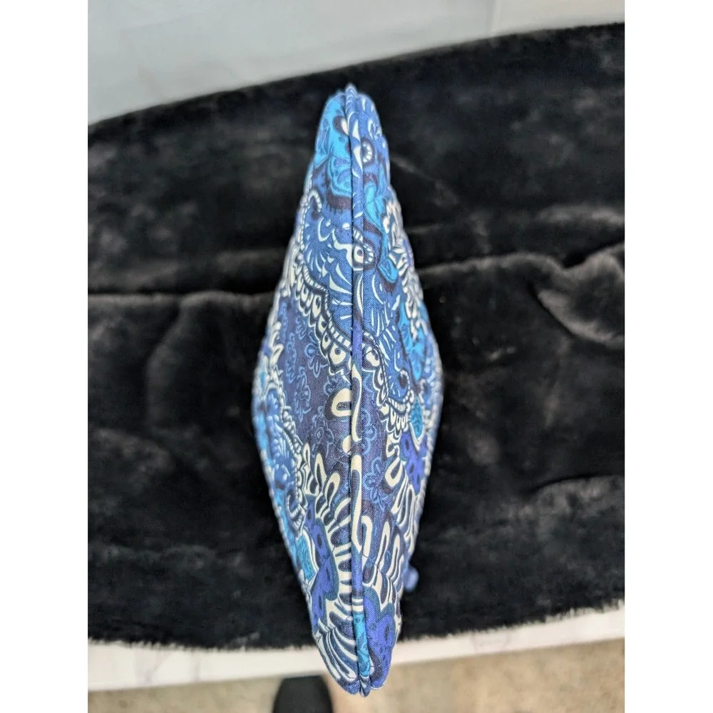 Vera Bradley Pouch Blue Quilted Floral Medallion Zip Bag‎